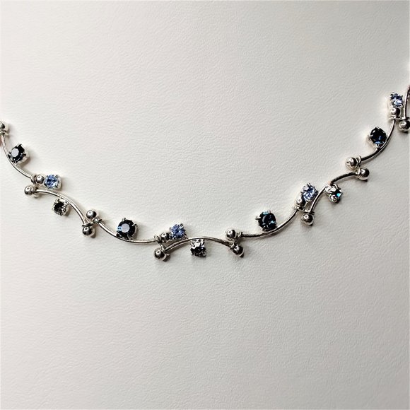 LOVELY NECKLACE WITH CRYSTAL ACCENTS - Picture 3 of 9